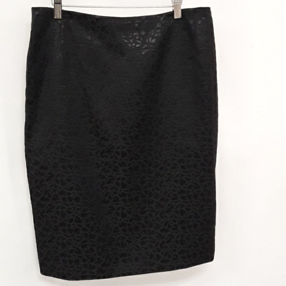 Noviello-Bloom Black on Black Sz 12 Print Skirt